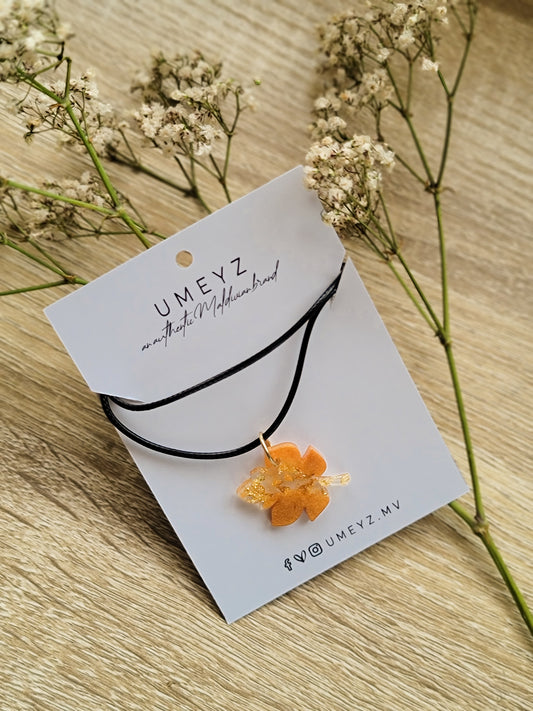 Umeyz Necklace - Leaf Pendant